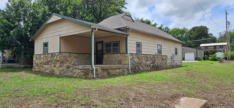 1525 N 7th St, Arkansas City, KS 67005