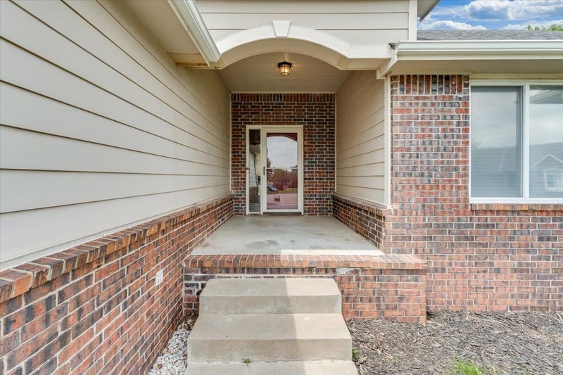 2206 Myrtlewood , Derby, KS 67037