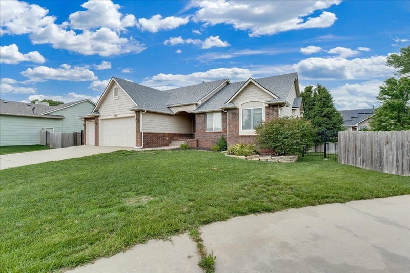 2206 Myrtlewood , Derby, KS 67037