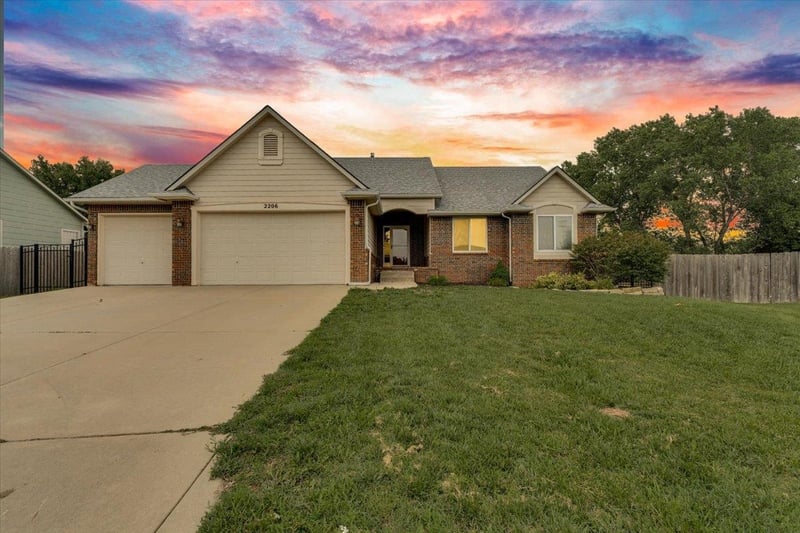 2206 Myrtlewood , Derby, KS 67037
