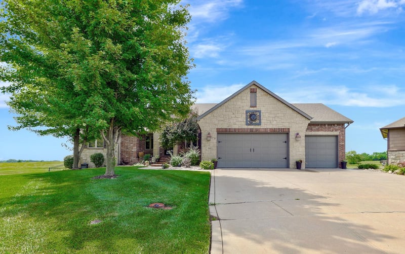 2202 Foxfire Ct, Augusta, KS 67010