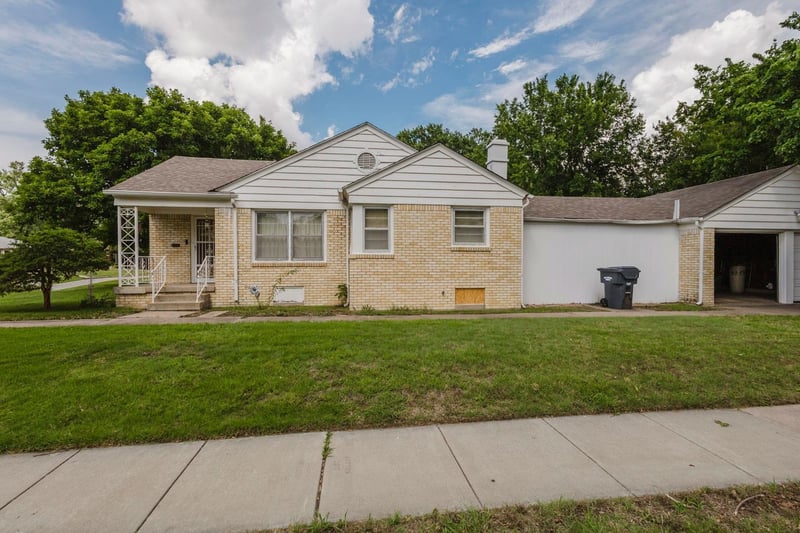 2705 E Menlo, Wichita, KS 67211