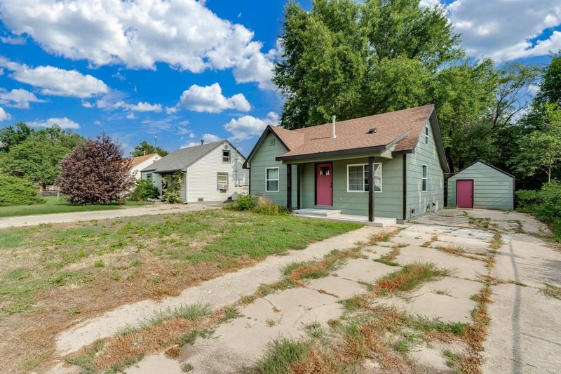 1917 E 24th St N, Wichita, KS 67219