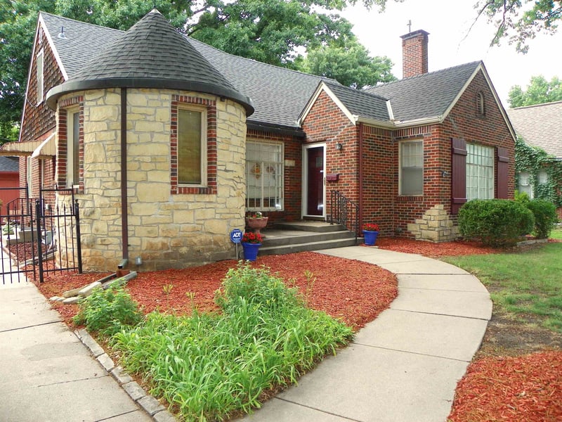 207 Parkwood Ln, Wichita, KS 67208-4144