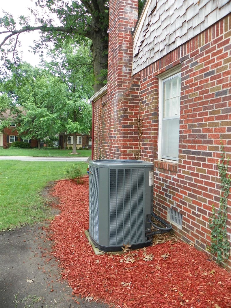207 Parkwood Ln, Wichita, KS 67208-4144