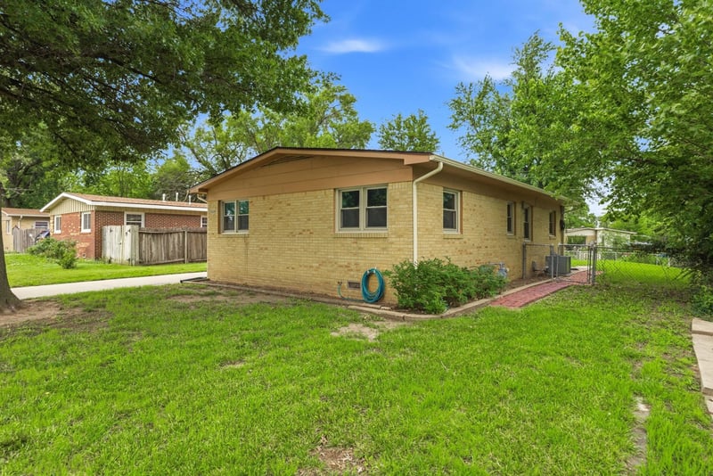 6039 N East Park Vw, Park City, KS 67219