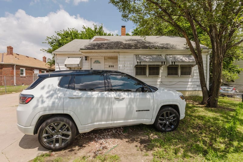 808 N Oliver Ave, Wichita, KS 67208