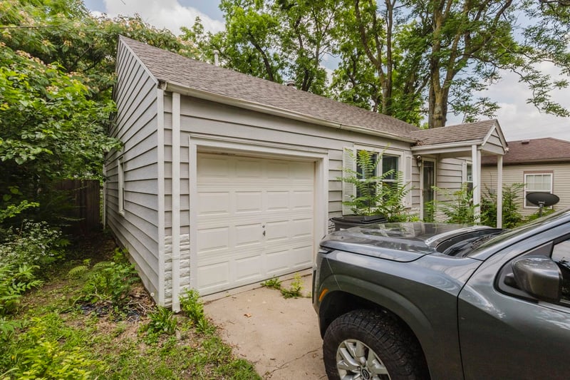 1724 S Volutsia, Wichita, KS 67211