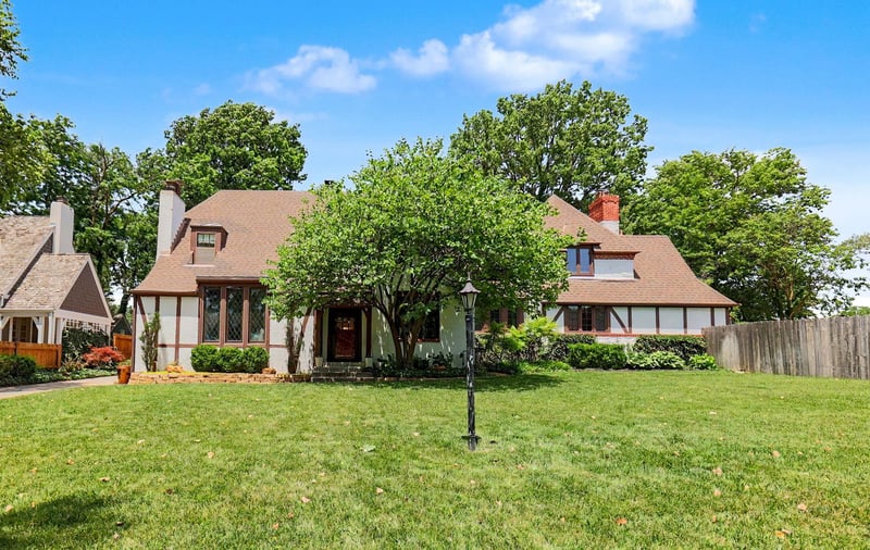 3740 Sleepy Hollow Dr, Wichita, KS 67208