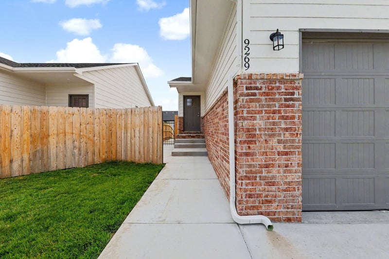 9267 E Fox Pointe, Bel Aire, KS 67226