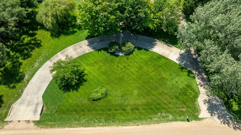 8425 Lulu Ave, Haysville, KS 67060