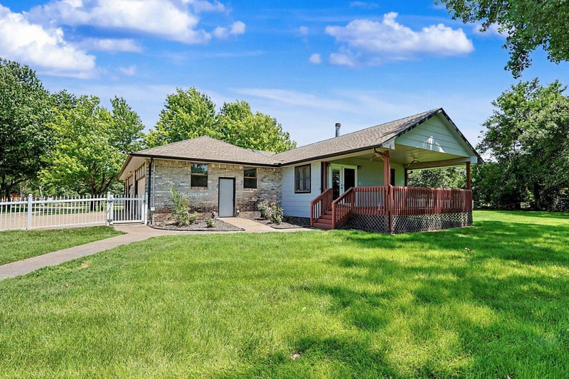 8425 Lulu Ave, Haysville, KS 67060