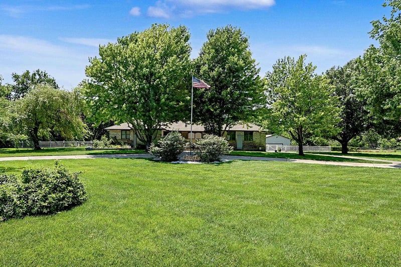 8425 Lulu Ave, Haysville, KS 67060