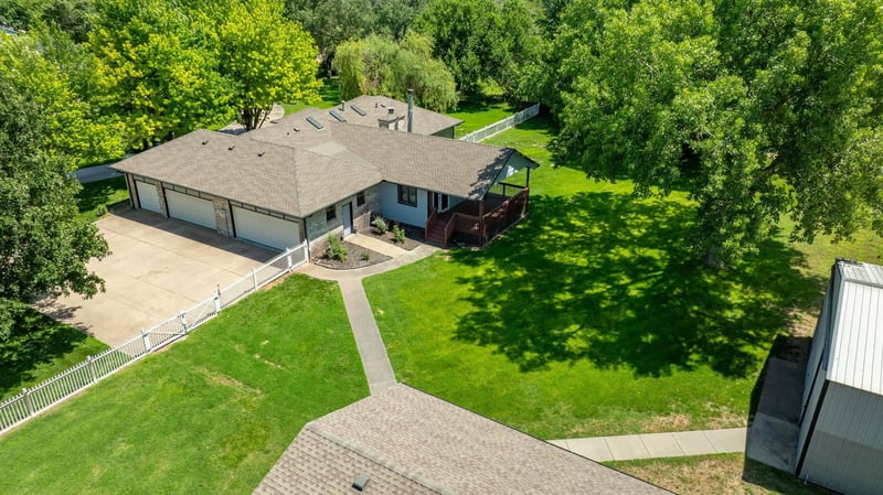 8425 Lulu Ave, Haysville, KS 67060
