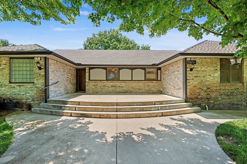8425 Lulu Ave, Haysville, KS 67060