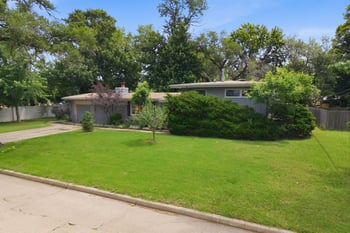 102 S Lochinvar St, Wichita, KS 67207