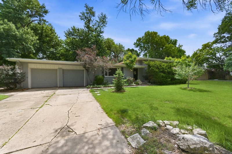 102 Lochinvar St, Wichita, KS 67207