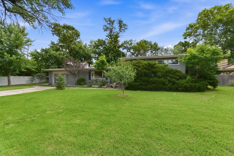 102 Lochinvar St, Wichita, KS 67207