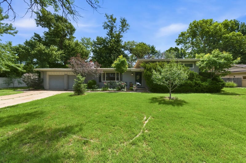 102 Lochinvar St, Wichita, KS 67207