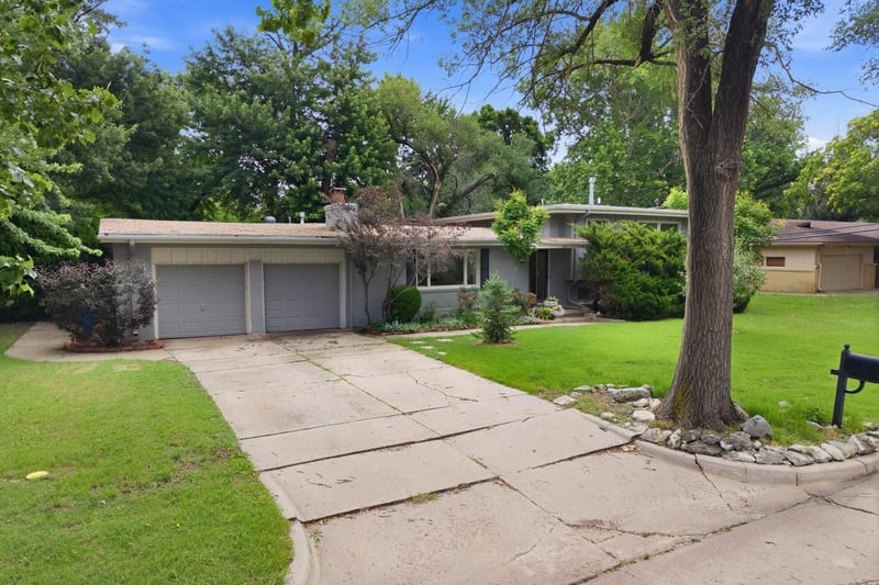 102 Lochinvar St, Wichita, KS 67207