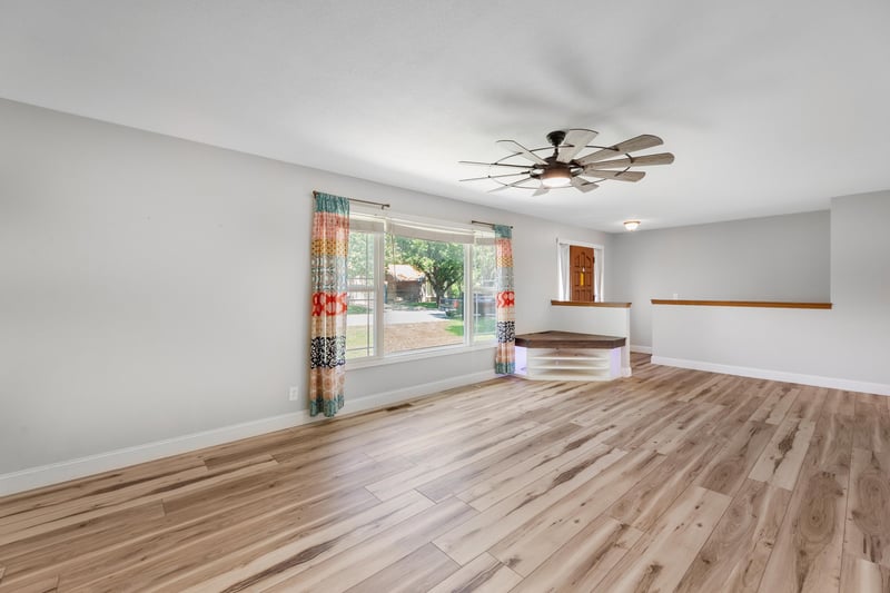 143 Northwind Dr, Valley Center, KS 67147
