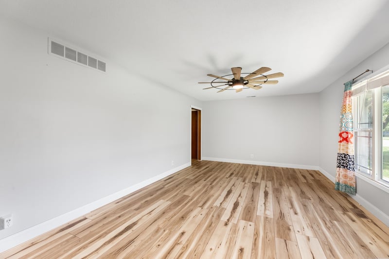 143 Northwind Dr, Valley Center, KS 67147