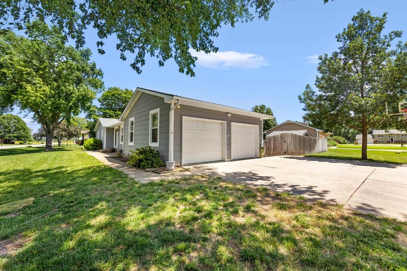 143 Northwind Dr, Valley Center, KS 67147