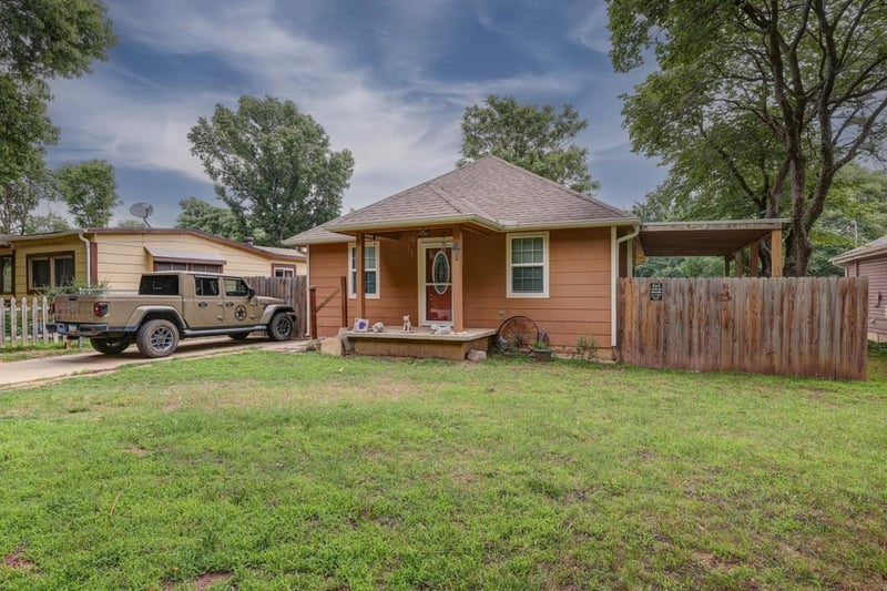 1322 15th , Arkansas City, KS 67005