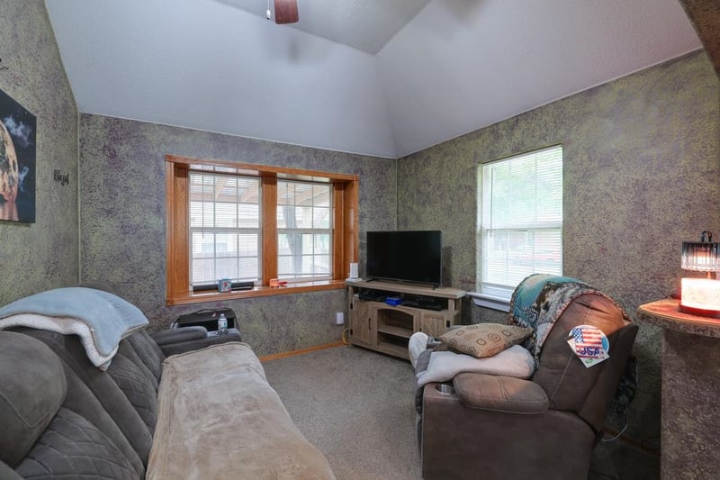 1322 15th , Arkansas City, KS 67005