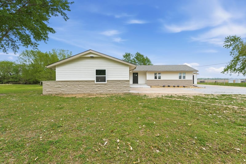 1418 Meridian Rd, Peck, KS 67120
