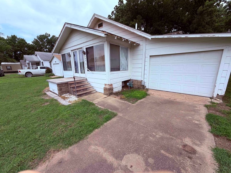 406 5th Ave, Winfield, KS 67156