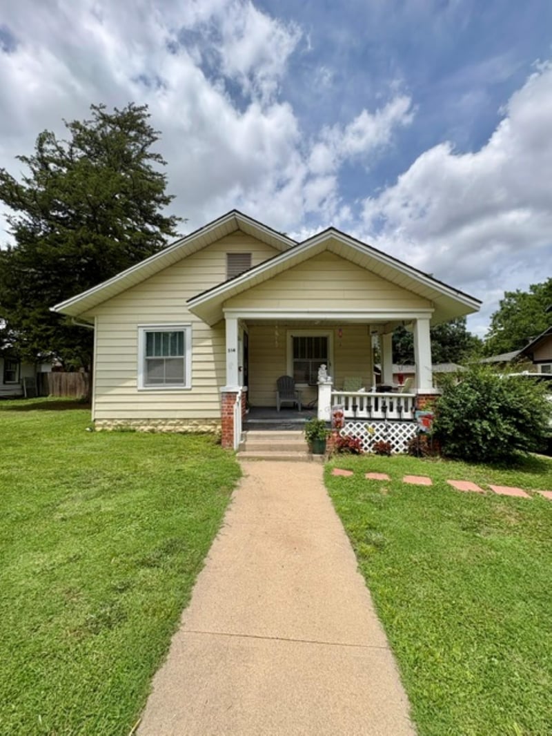 514 Cave Springs Ave, El Dorado, KS 67042