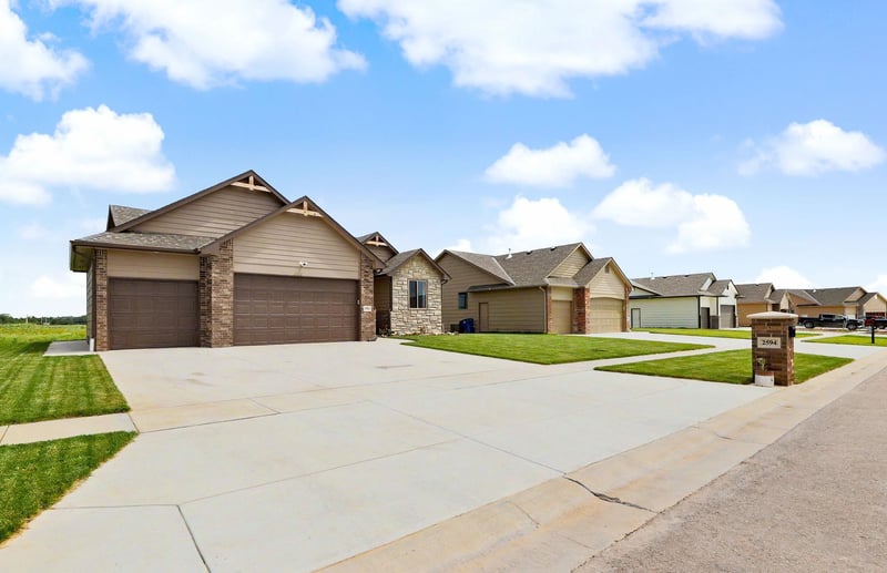 2594 Spring Meadows Ct, Derby, KS 67037