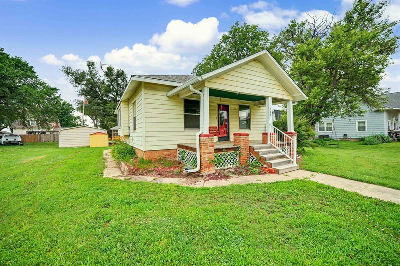 908 Maple St, Gypsum, KS 67448