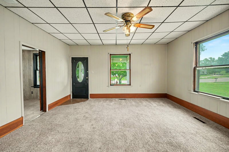 908 Maple St, Gypsum, KS 67448