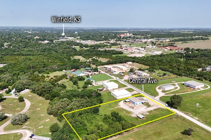 3315 Central , Winfield, KS 67156