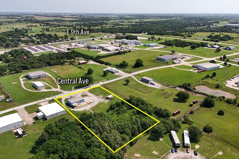 3315 Central , Winfield, KS 67156