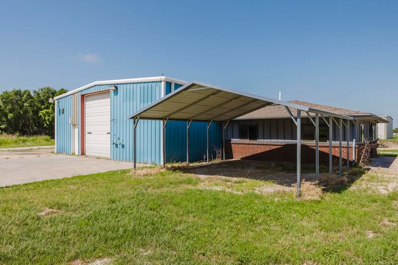3315 Central , Winfield, KS 67156