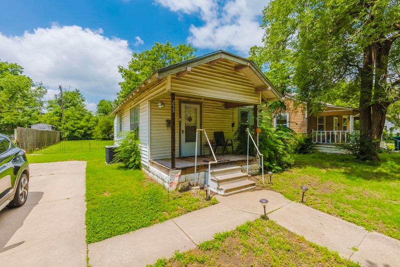 253 N Fern, Wichita, KS 67203