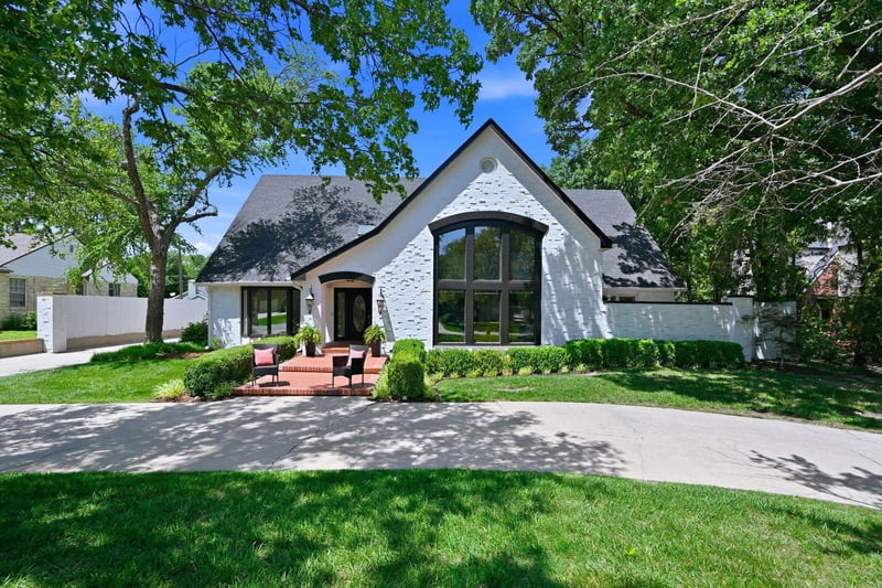 24 Douglas Ave, Eastborough, KS 67206
