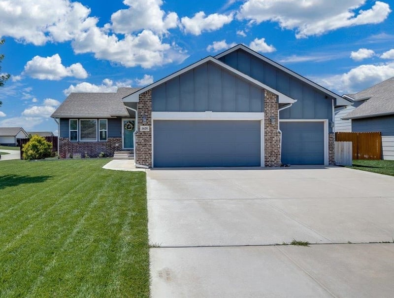 1629 Thoroughbred St, Wichita, KS 67235