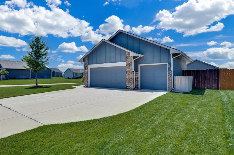 1629 Thoroughbred St, Wichita, KS 67235
