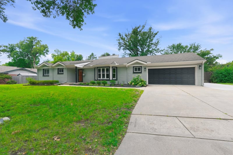 633 N Mission Rd, Wichita, KS 67206