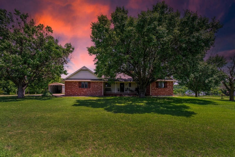 1254 Osage Rd, Mulvane, KS 67110