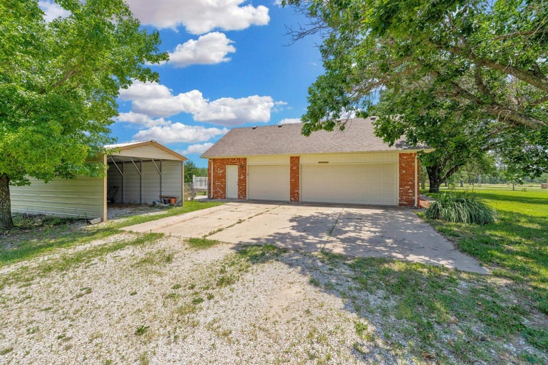 1254 Osage Rd, Mulvane, KS 67110