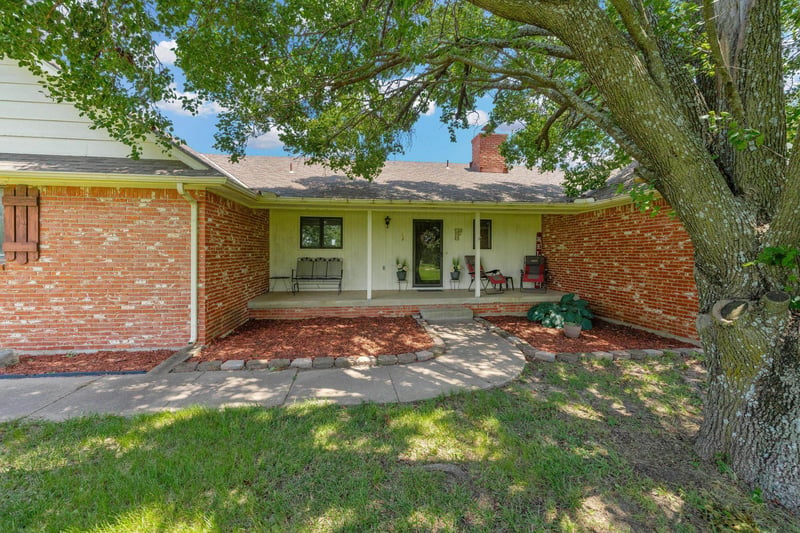 1254 Osage Rd, Mulvane, KS 67110