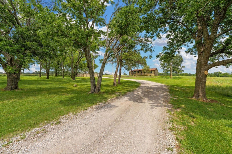 14464 172nd Rd, Winfield, KS 67156