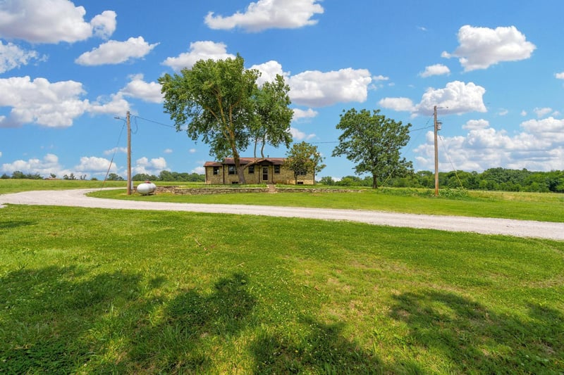 14464 172nd Rd, Winfield, KS 67156