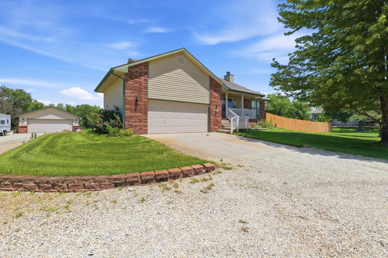 400 E Gordon Bennett Dr, Haysville, KS 67060
