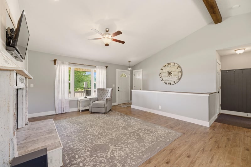 400 E Gordon Bennett Dr, Haysville, KS 67060